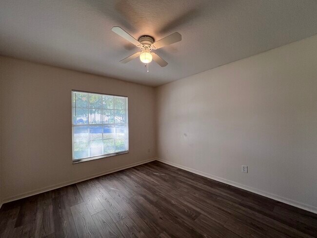 Building Photo - PRICE REDUCED FOR A QUICK MOVE IN!!  Beaut...