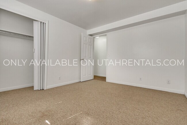 Building Photo - 185 W 2200 S