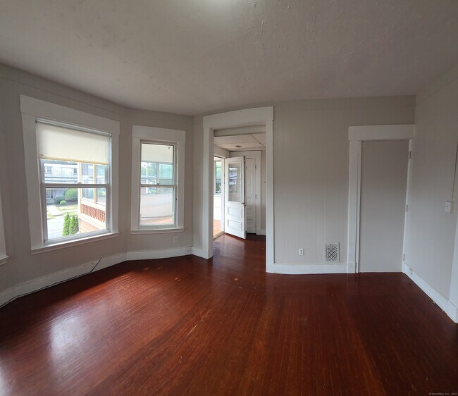 Building Photo - 985 Whalley Ave