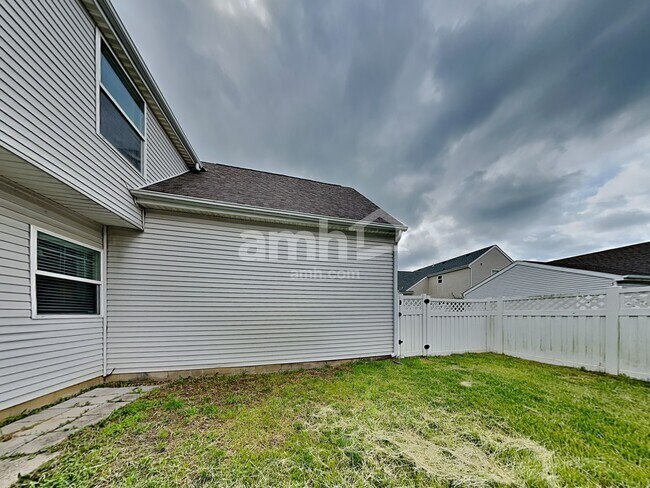 Building Photo - 7233 Hillmont Dr