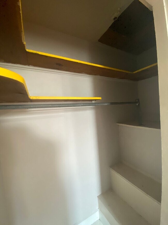 Building Photo - Two Bed/1Bath House