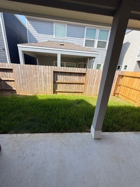 Building Photo - 547 Avisa Dr