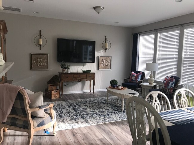 Building Photo - 319 Waybridge Way