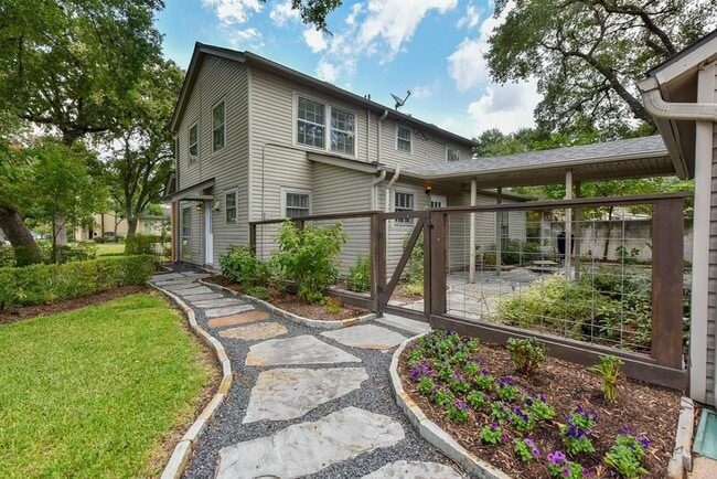 Building Photo - 4360 Fiesta Ln