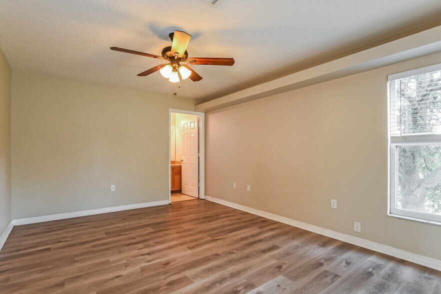 Building Photo - 1378 Willow Crest Dr