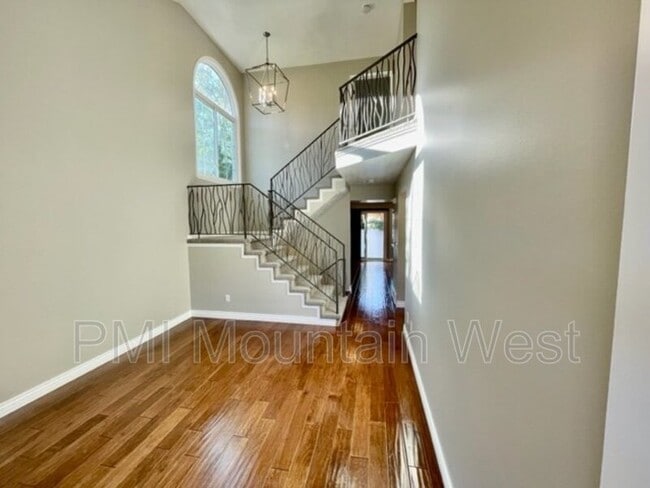 Building Photo - 499 N 200 W