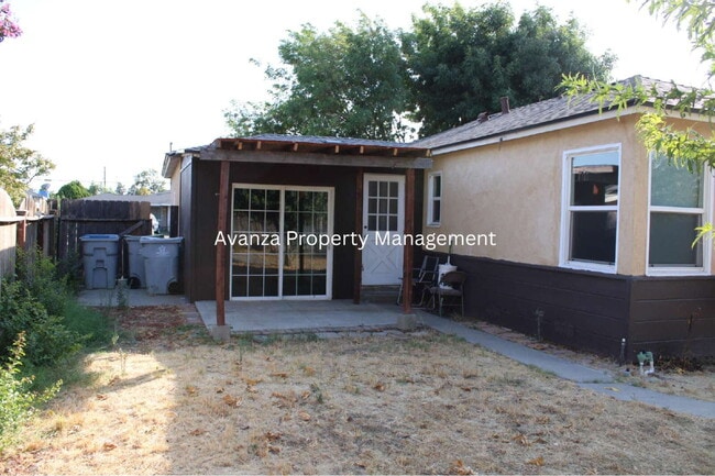 Building Photo - Fresno Mayfair District - 4 Bedroom Home  1 Year Lease