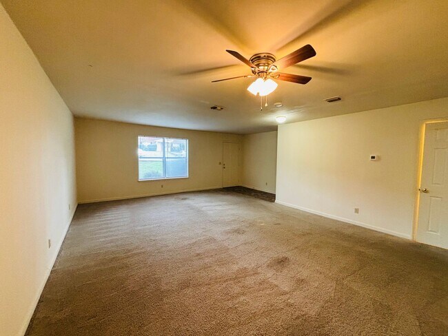 Building Photo - 208 Pheasant Run Dr