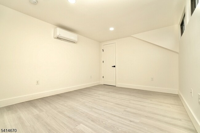 Building Photo - 536 Central Ave