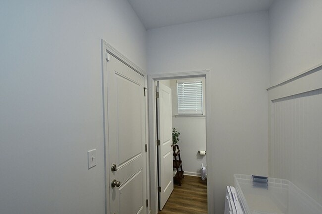 Building Photo - 2046 McDonald Dr