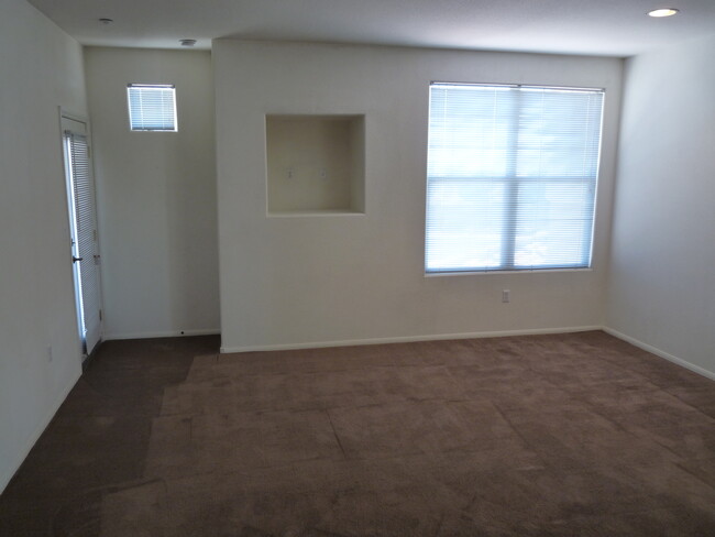 Building Photo - 5855 Valley Dr