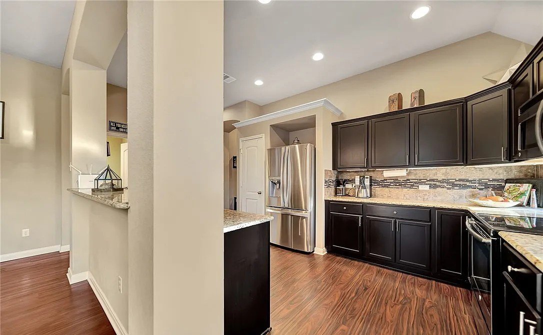 Building Photo - 3701 Castleton Dr