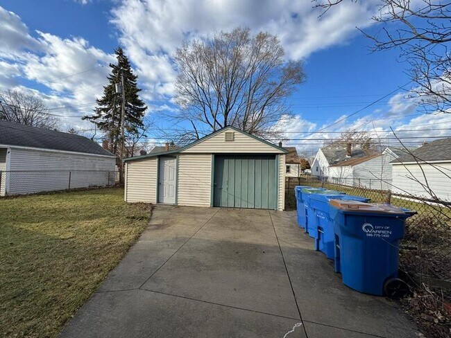 Building Photo - 21029 Blackmar Ave