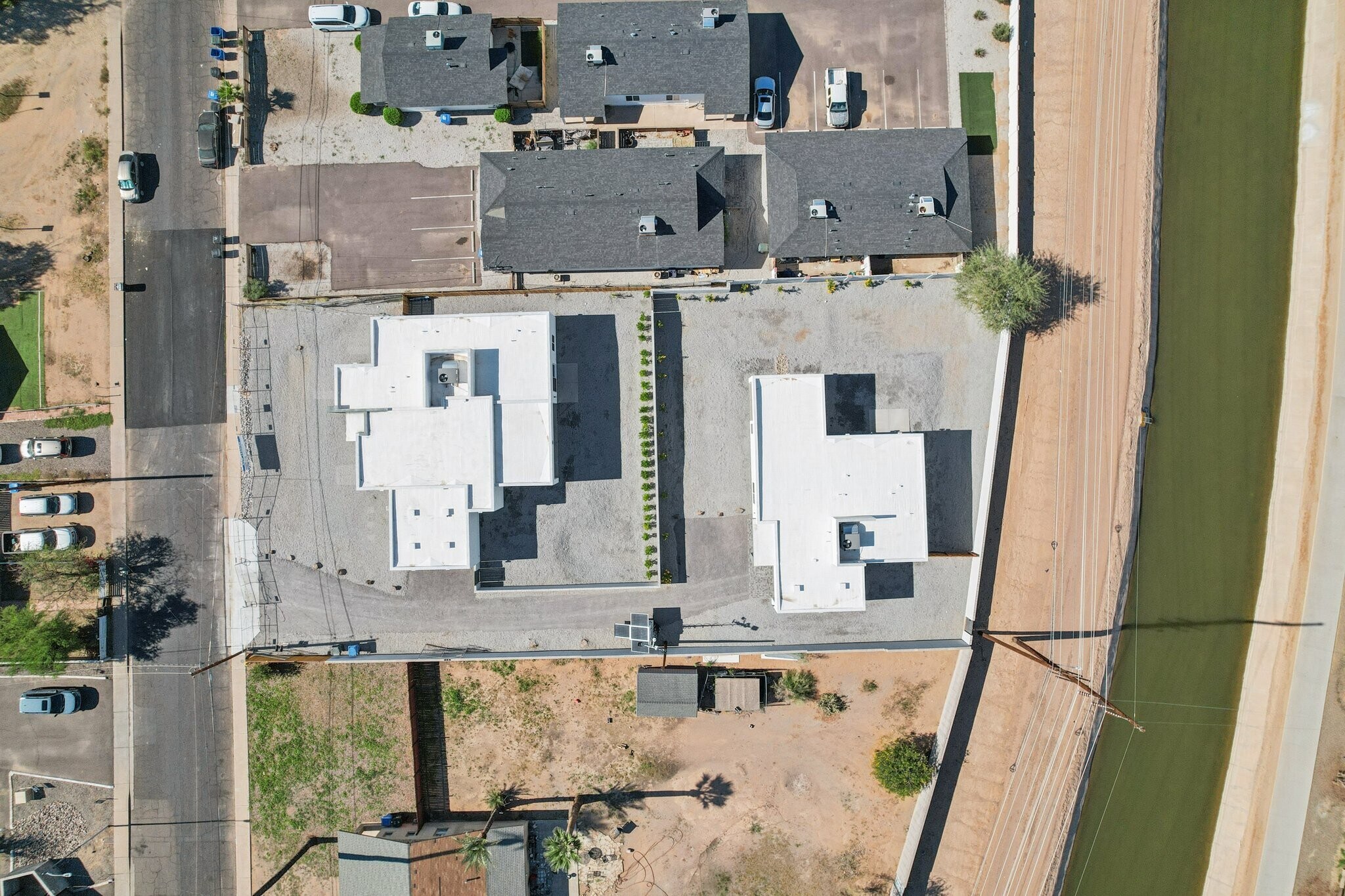 Building Photo - 910 E Roma Ave