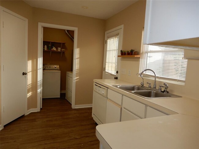 Building Photo - 941 Leadenhall Cir