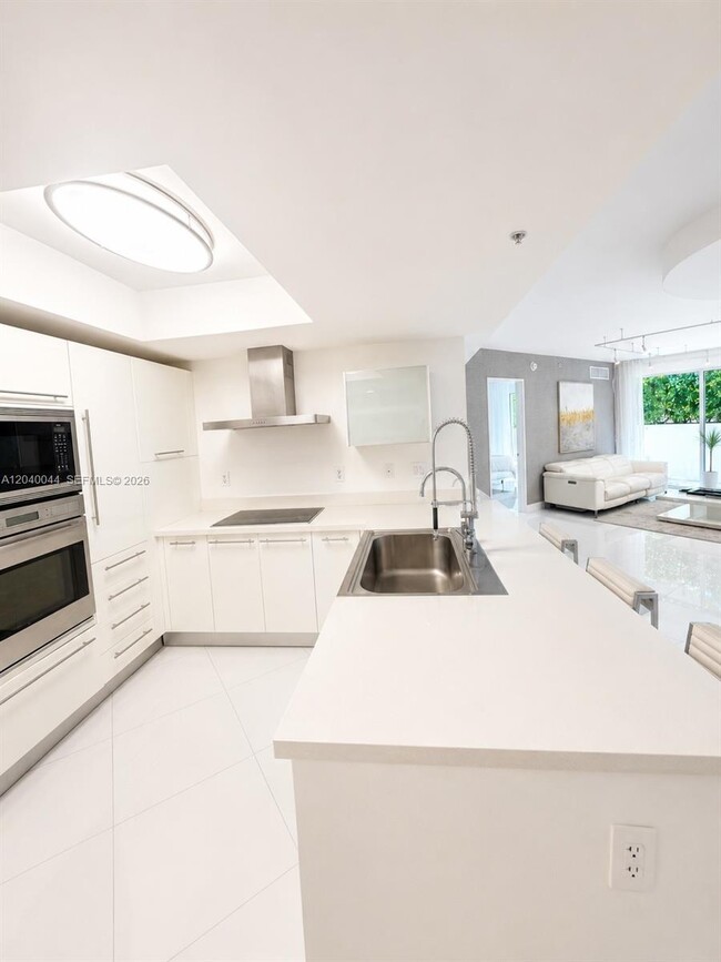 Building Photo - 200 Sunny Isles Blvd
