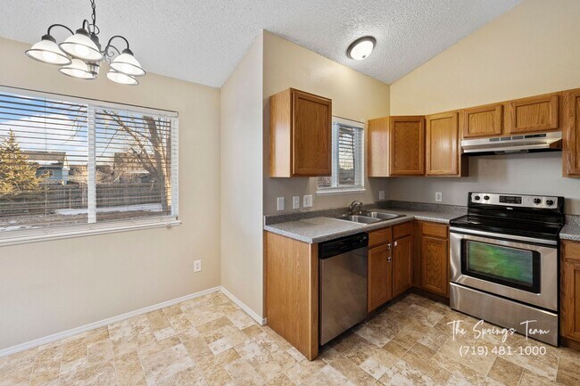 Building Photo - COUNTRYSIDE 3BD/2BA in FOUNTAIN - Security Deposit Waiver Available