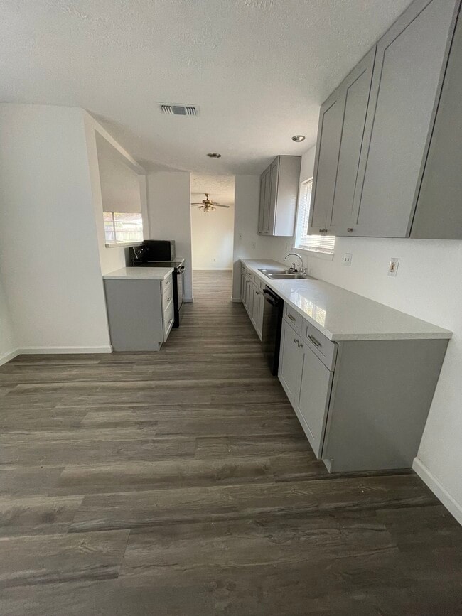 Building Photo - 3622 Fiddlers Green Dr