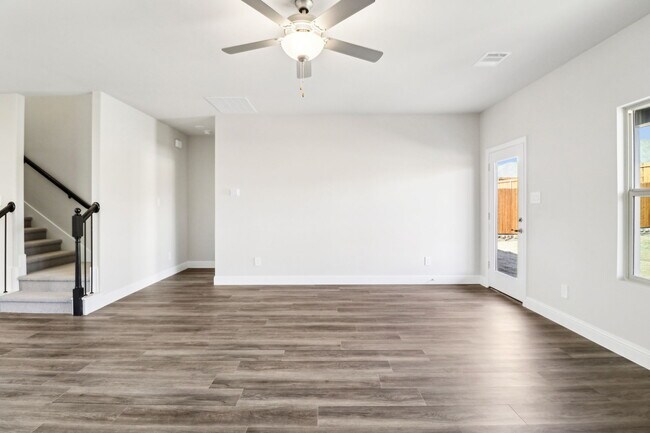Building Photo - 2113 Gustavus Dr