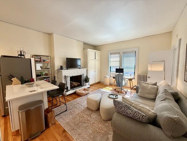 Primary Photo - 337 Beacon St