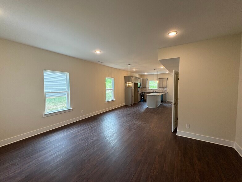 Building Photo - 4691 Heiskell Dr