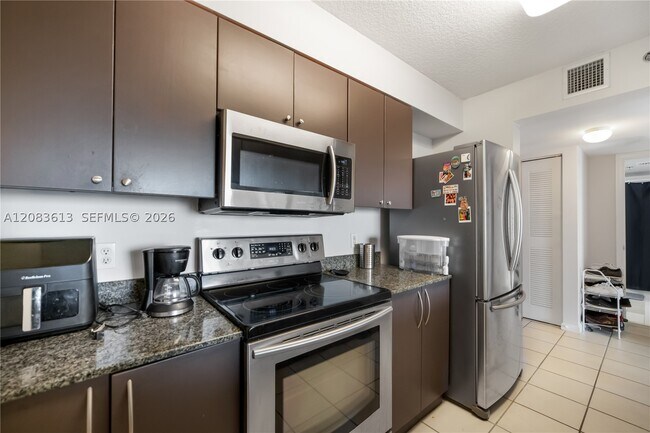 Building Photo - 1200 Brickell Bay Dr