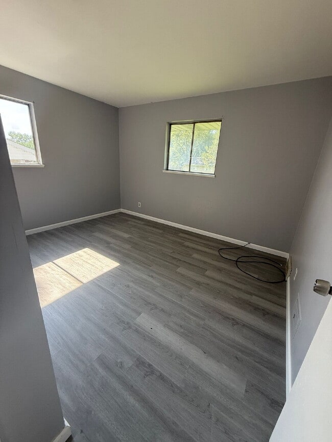 Building Photo - 220 Mc Alpine Dr