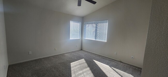 Building Photo - 4 Bedroom Home in Elk Grove