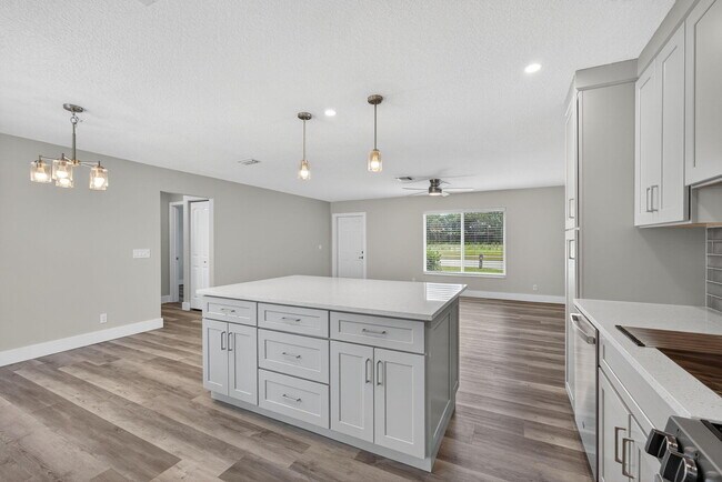 Building Photo - 316 La Mancha Ave