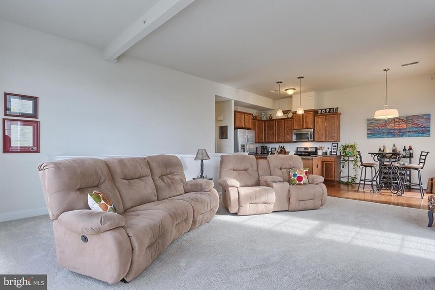 Building Photo - 726 Whitetail Dr