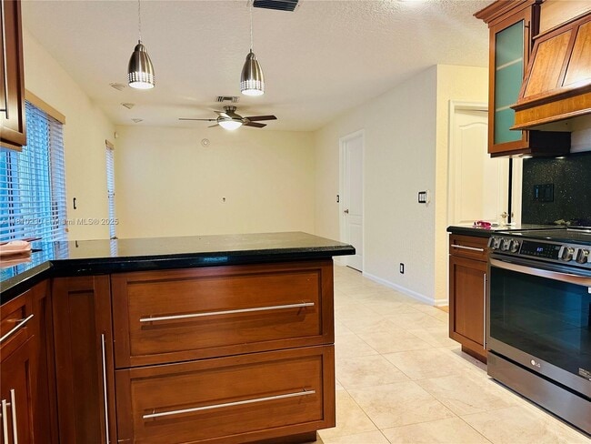 Building Photo - 10561 NW 11th Ct