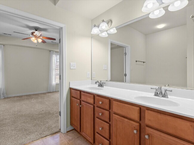 Building Photo - 709 Abbey Village Cir