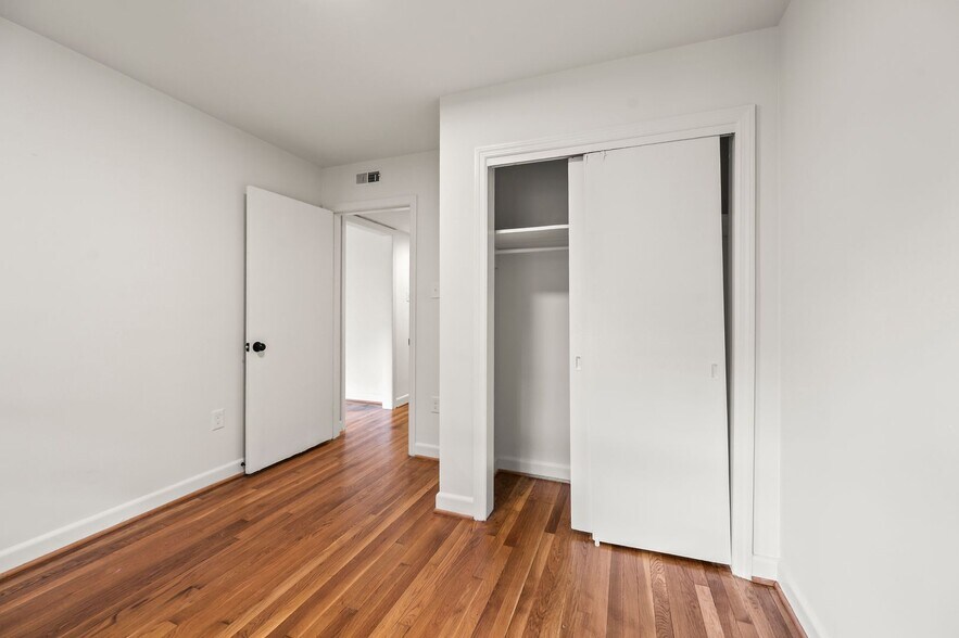 Building Photo - 1640 W Northwest Blvd