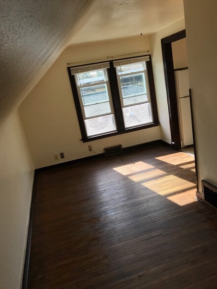 new paint throughout - 3226 Milwaukee St