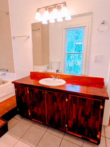 Building Photo - 955 Rogers St