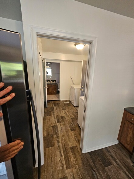 Laundry Rroom - 7587 Lathers St