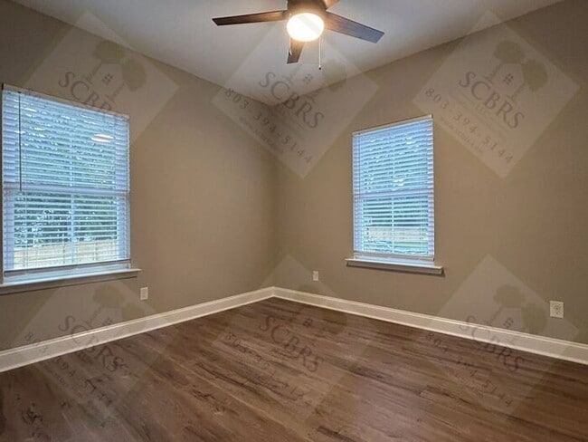 Building Photo - Modern 6-bedroom, 5-bath homes Just 8 Bloc...