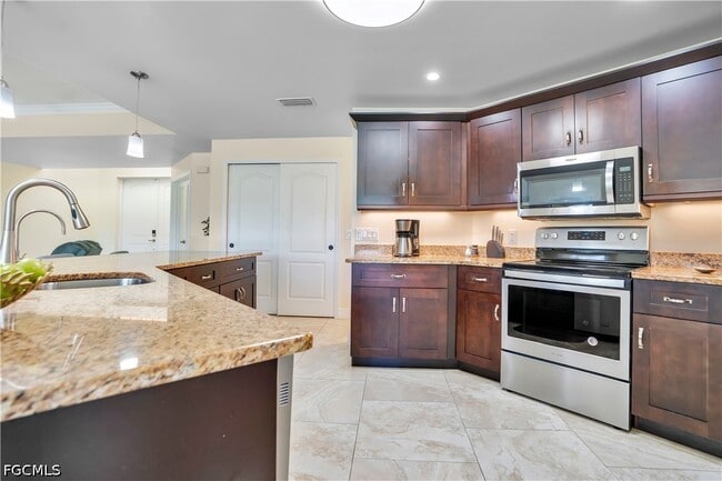 Building Photo - 1627 SW 14th St