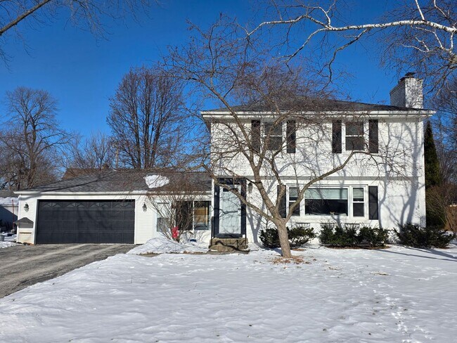 Building Photo - Updated 3-Bedroom Single- Family Home in Fox Point
