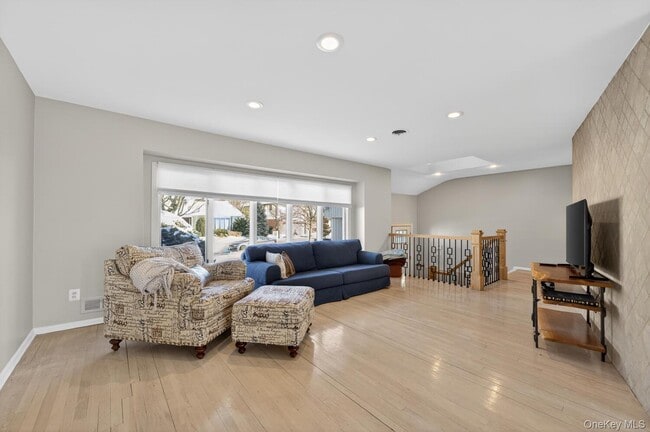 Building Photo - 10 Whitlock St