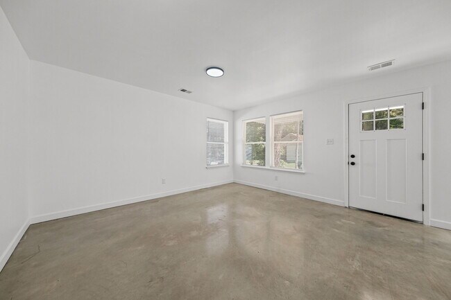 Building Photo - 931 Seattle St