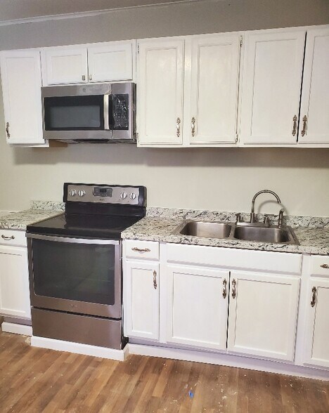 Building Photo - 64 Arch St