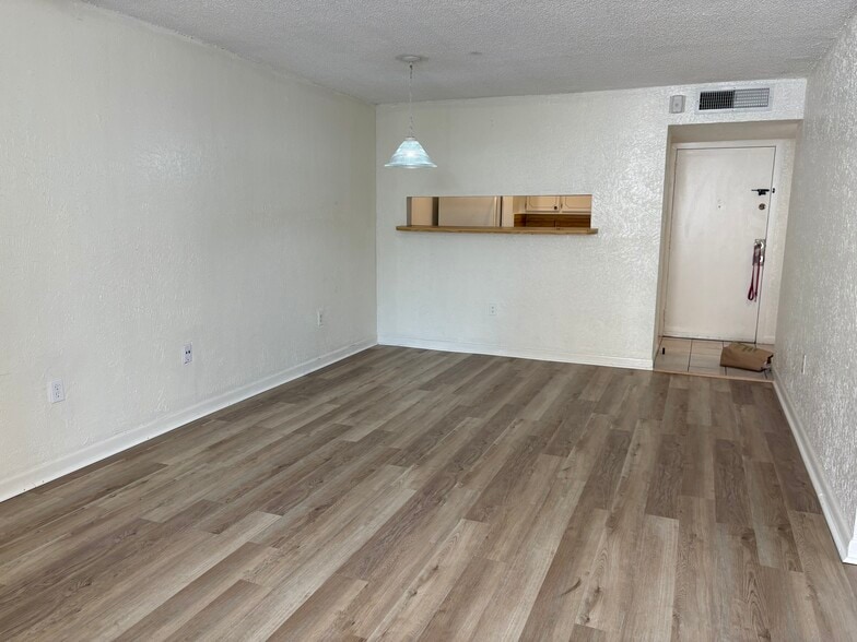 Building Photo - 10500 SW 108th St