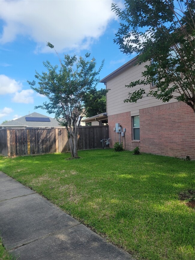 Building Photo - 3903 Brook Garden Ln