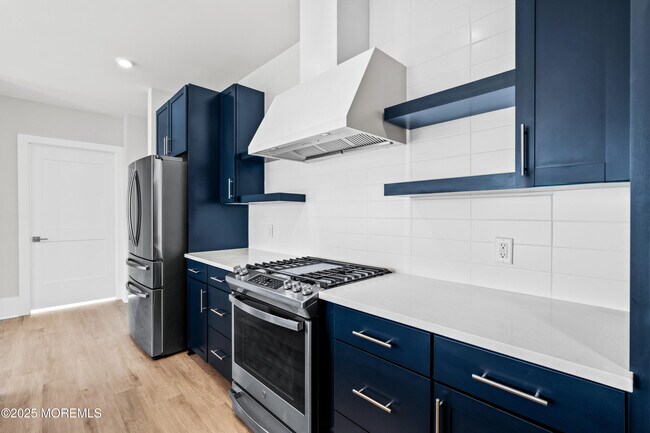 Building Photo - 218 3rd Ave