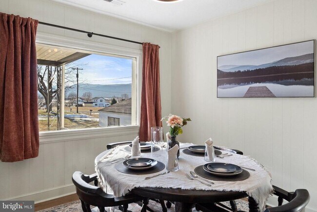 Building Photo - 701 S 2nd St