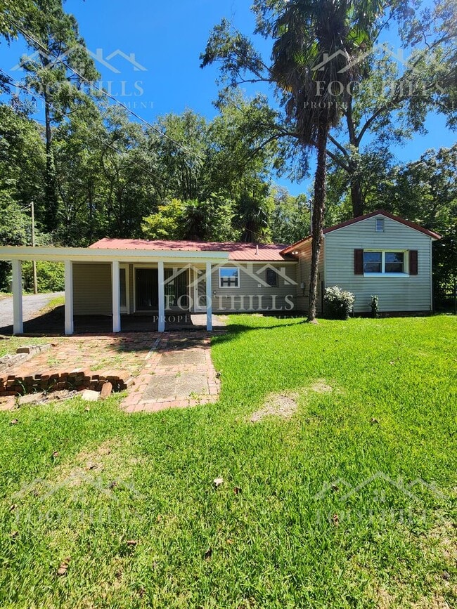 Primary Photo - Charming Lake Cottage 2 Bedroom/2 Bath
