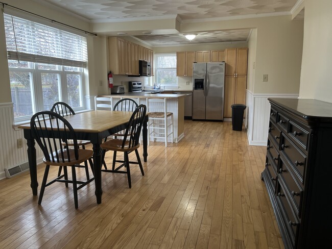 Building Photo - 14 Bowman St