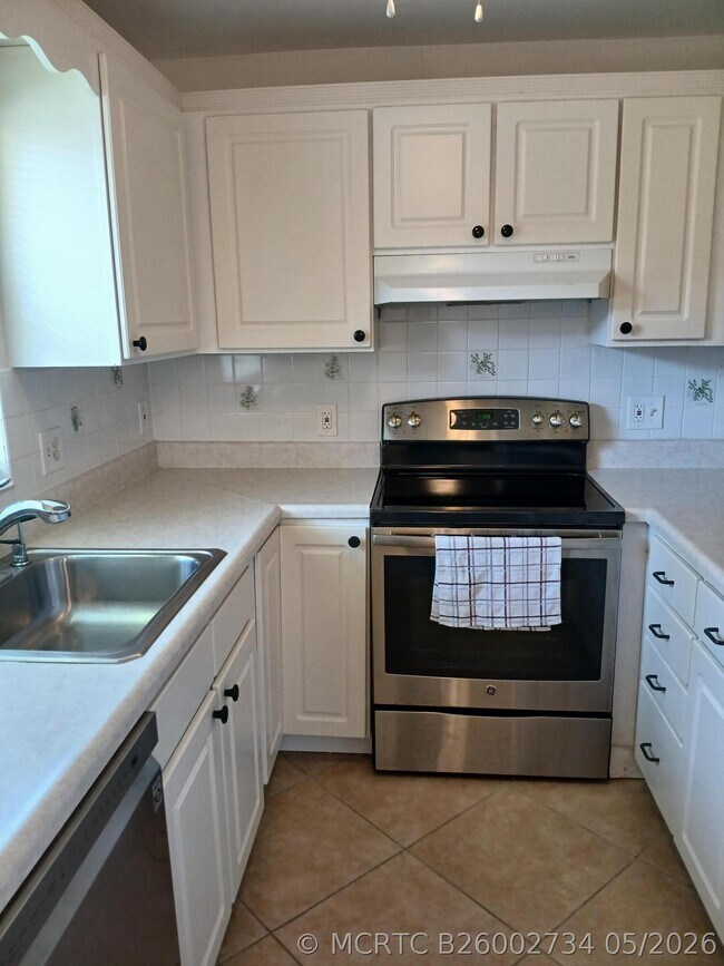 Building Photo - 92 Seville Dr