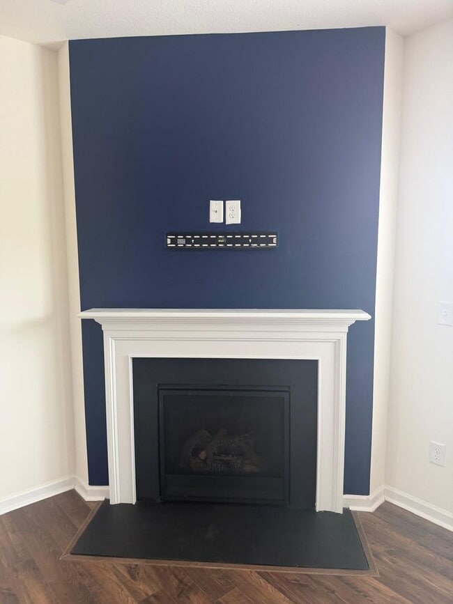 Building Photo - 915 Utopia Ln